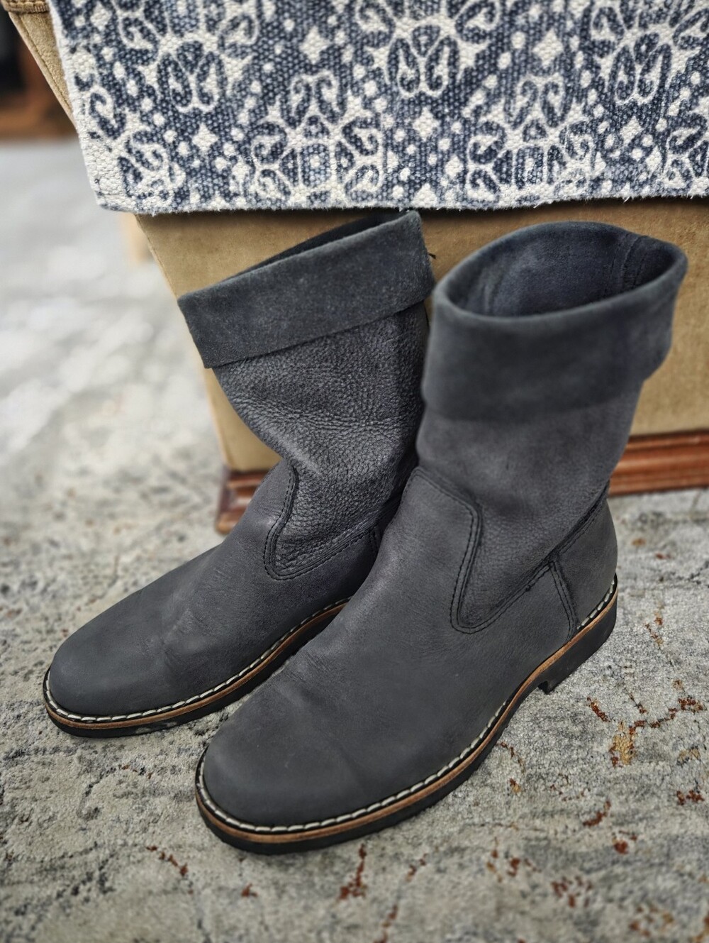 Roots Canada Women's Casual Suede Mid-Calf Boots in Dark Gray Size 7